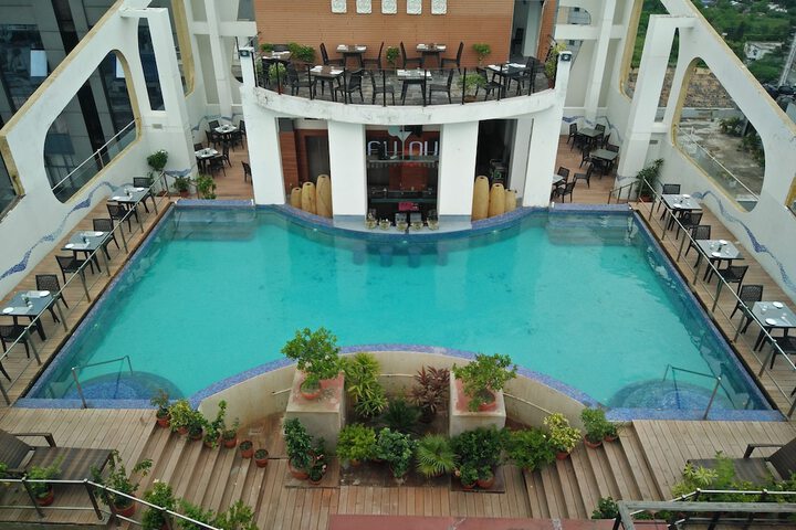 Pool 83 of 121