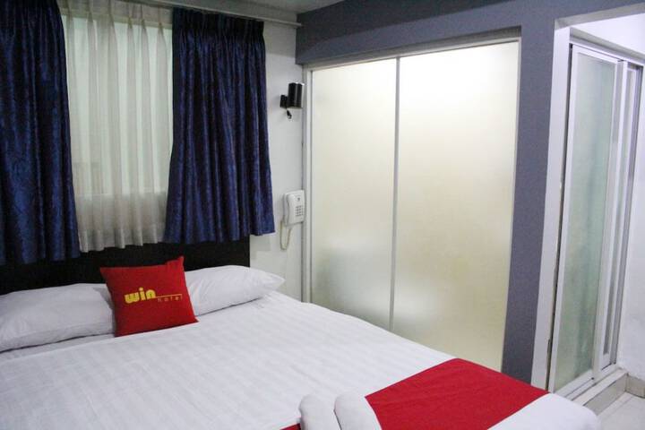 Room 8 of 18