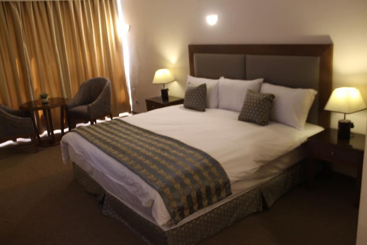 Room 13 of 33
