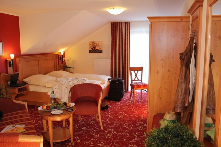 Room 2 of 37