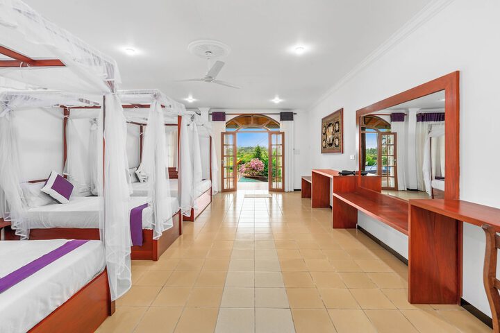 Room 10 of 29