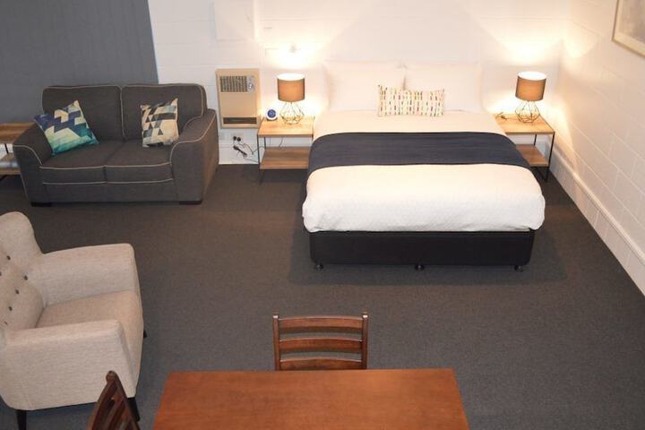 Room 3 of 16