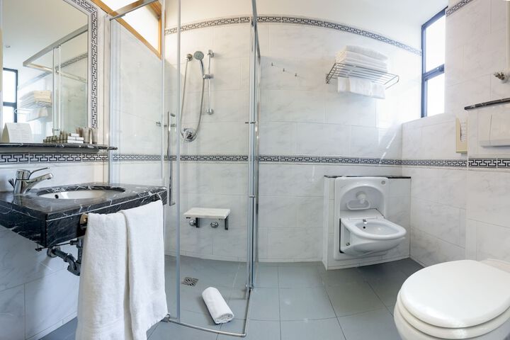 Room 32 of 111
