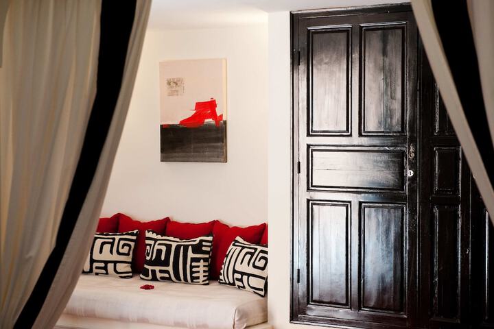 Room 4 of 60