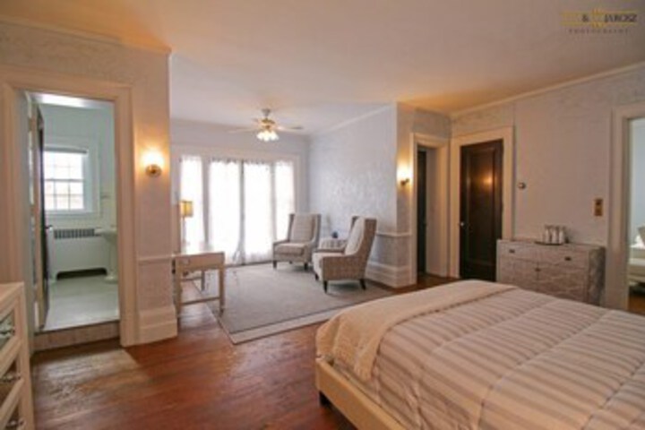 Room 100 of 108