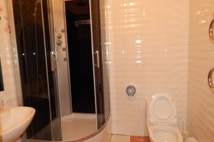 Room 3 of 20