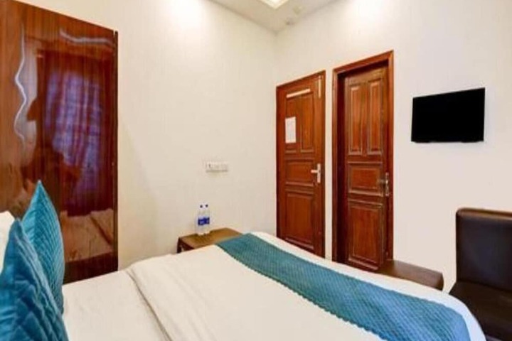Room 6 of 20