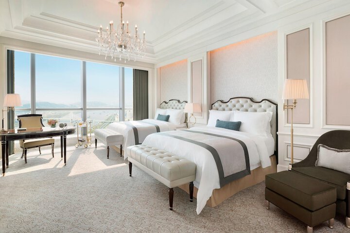 Room 25 of 106