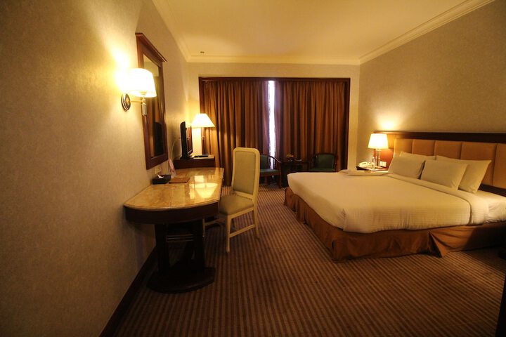 Room 10 of 40