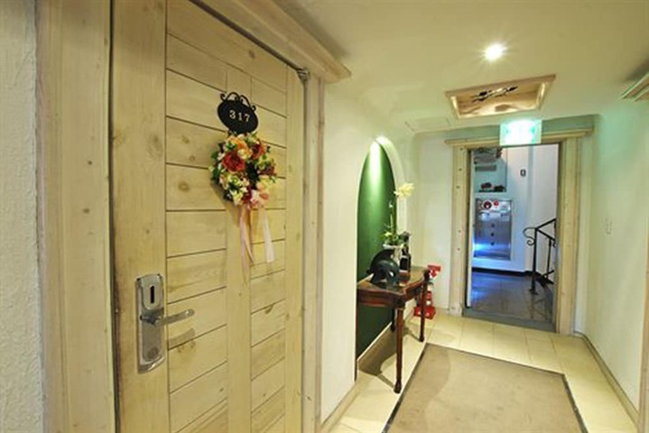 Ballroom/Hall 95 of 111
