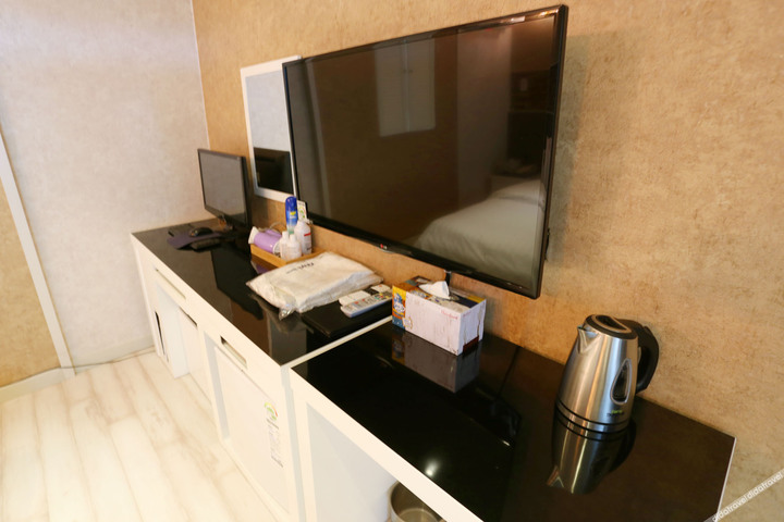 Room 50 of 61