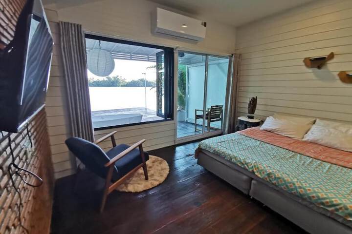 Room 3 of 91