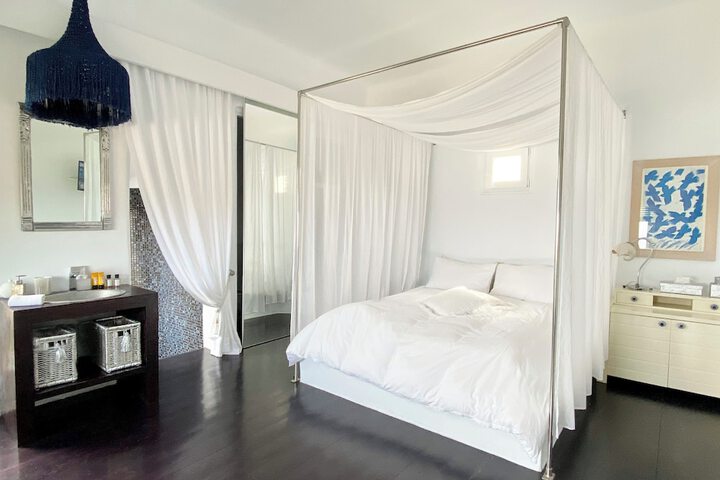 Room 40 of 163