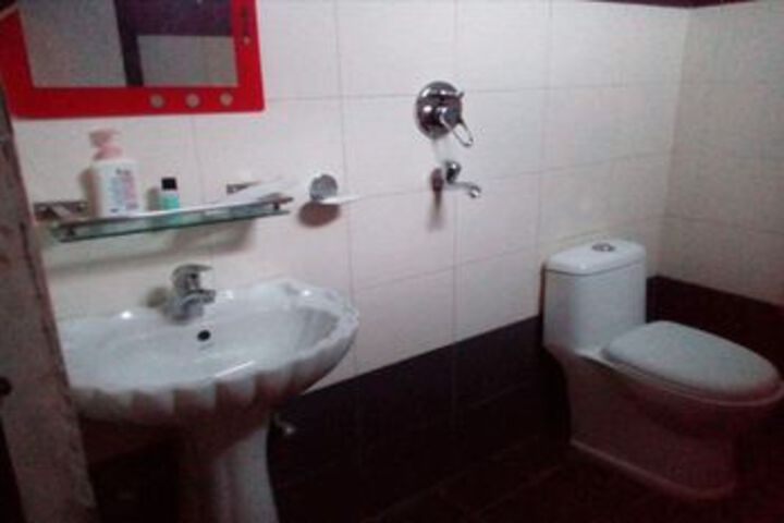 Room 5 of 32