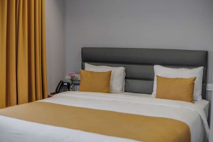 Room 5 of 38