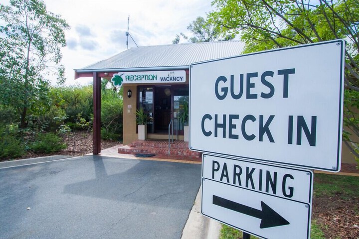 Check-in/check-out kiosk