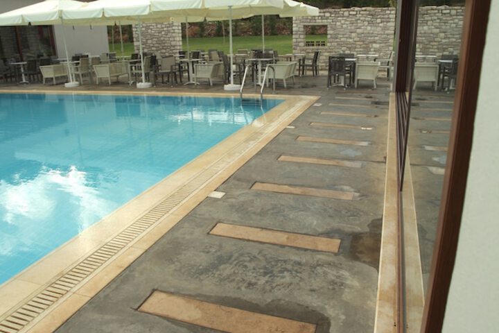 Pool 60 of 117