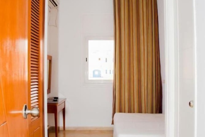 Room 9 of 15