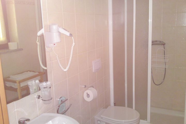 Room 15 of 37
