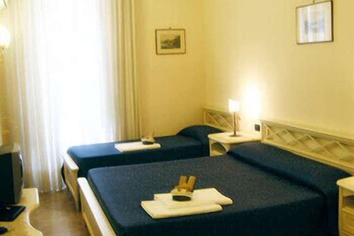Room 3 of 27