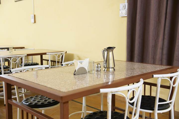 Dining 33 of 48