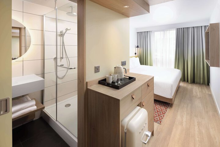 Room 30 of 41