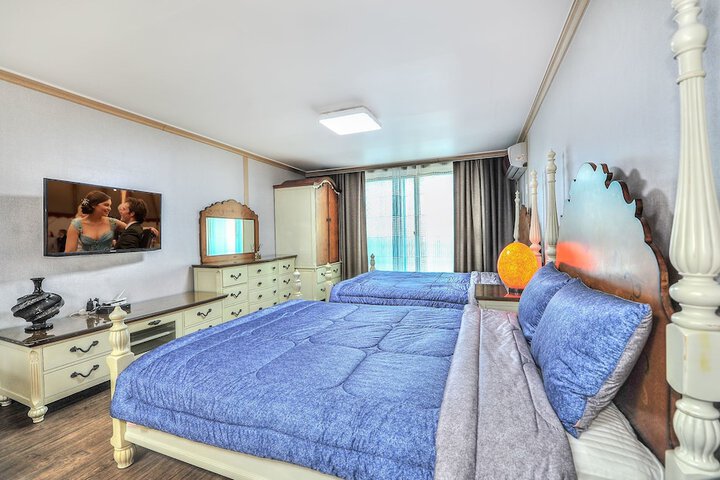 Room 16 of 37