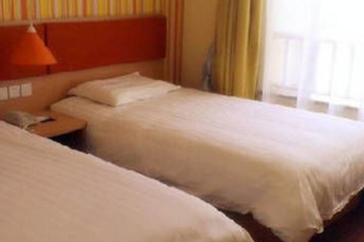 Room 14 of 23