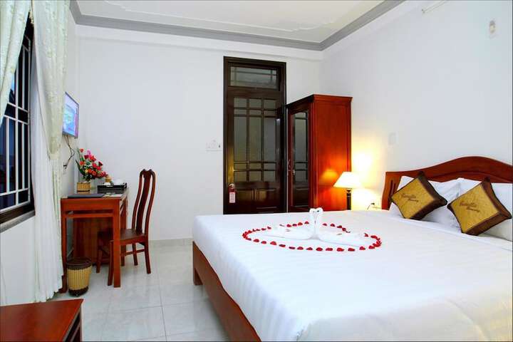 Room 7 of 18