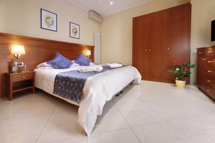Room 15 of 48