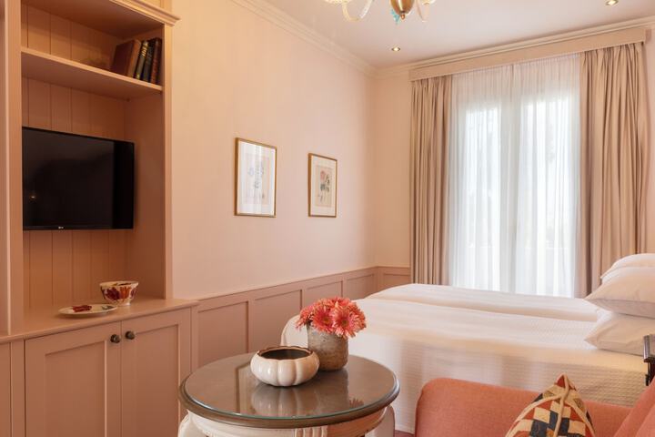 Room 42 of 96