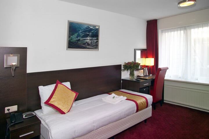 Room 5 of 60