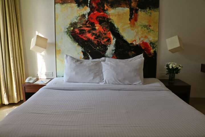 Room 25 of 136