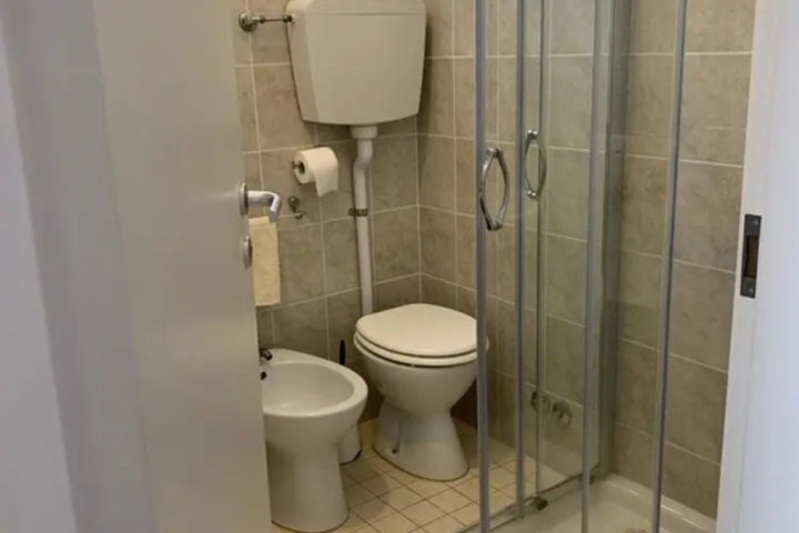 Room 8 of 17