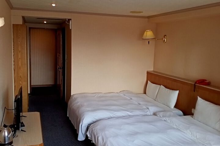 Room 6 of 35