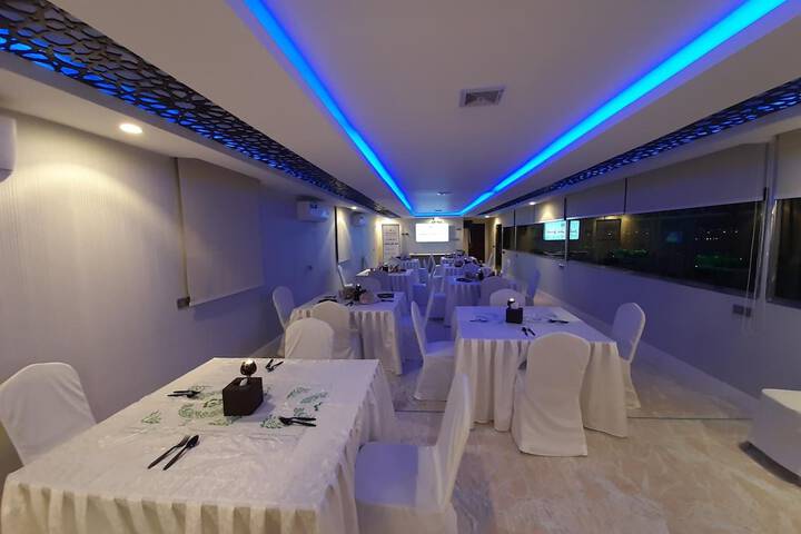 Dining 40 of 65
