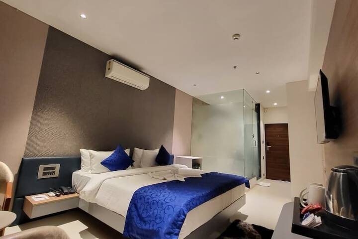 Room 3 of 8