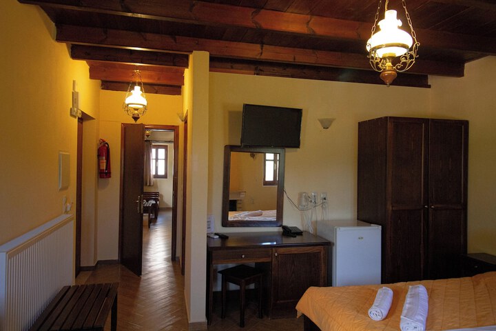 Room 53 of 206