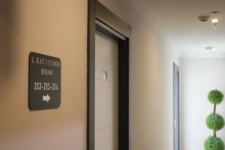 Ballroom/Hall 82 of 90