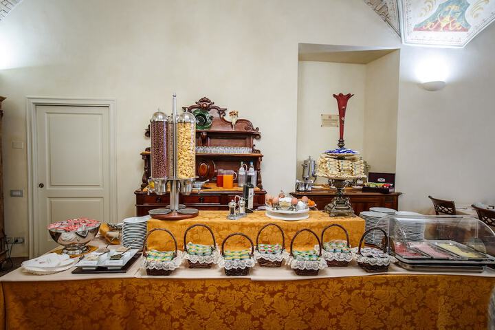 Dining 36 of 66