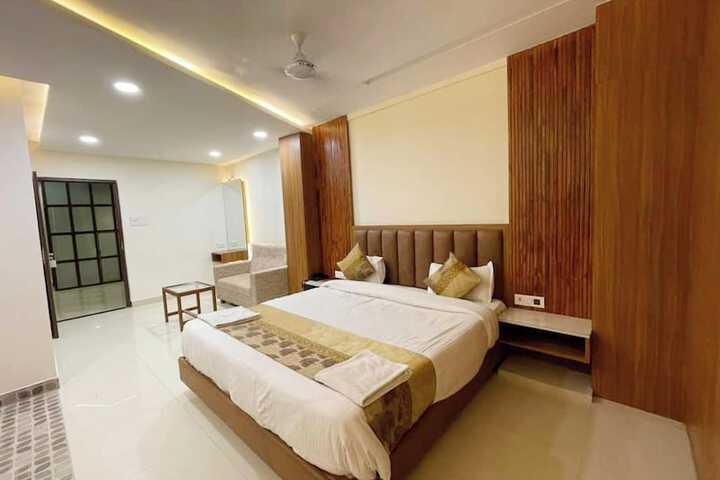 Room 10 of 20