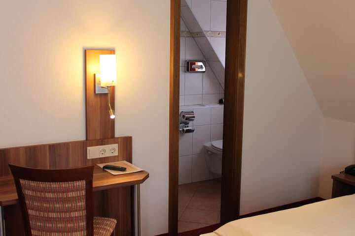 Room 15 of 53