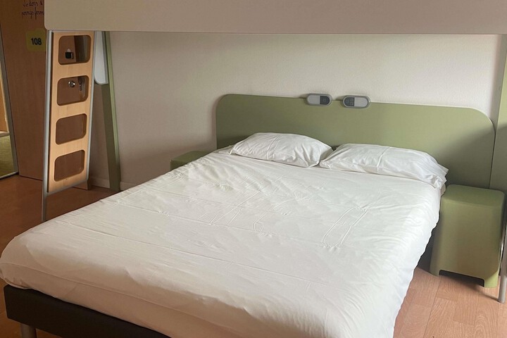 Room 32 of 55