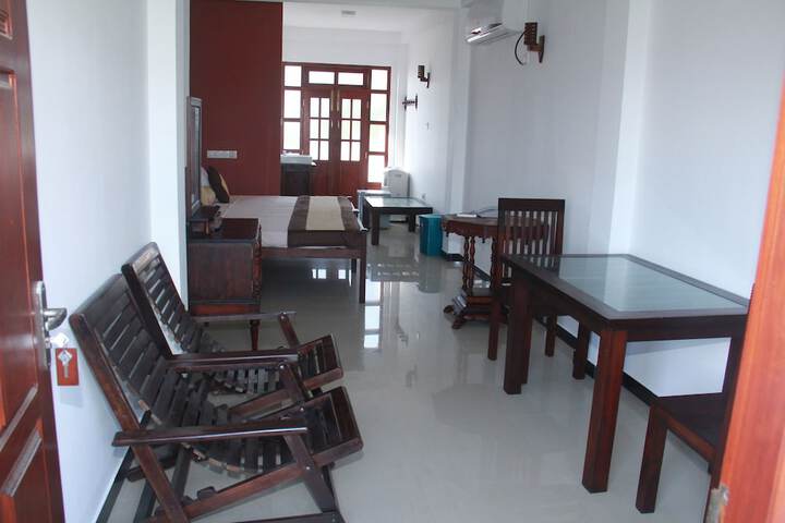 Room 6 of 8