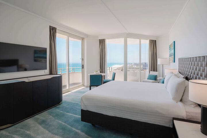 Room 25 of 106