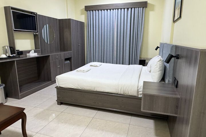 Room 11 of 29