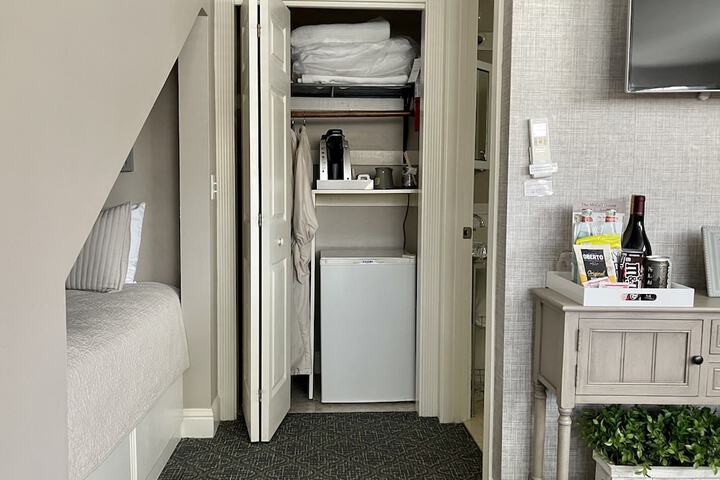 Room 12 of 74