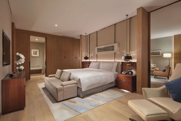 Room 15 of 99