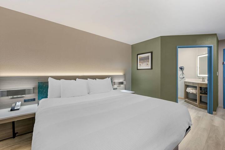 Room 18 of 30