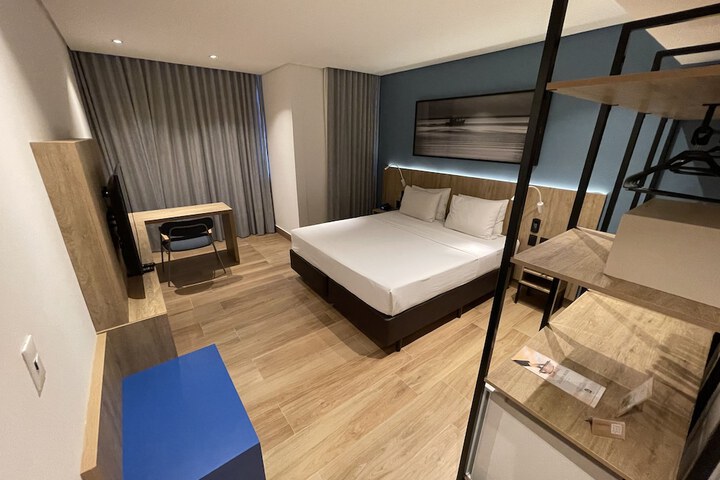 Room 7 of 64